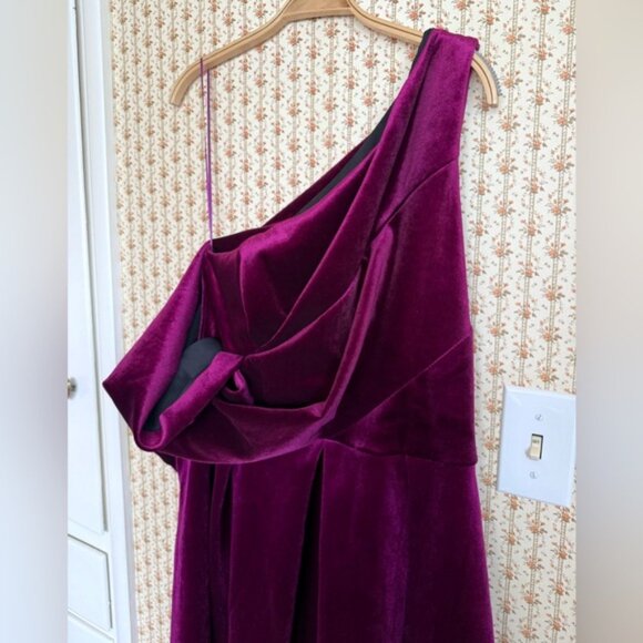 NEW ASOS DESIGN Velvet Bare Shoulder Prom Midi Dress in Berry | 12 - Picture 4 of 7